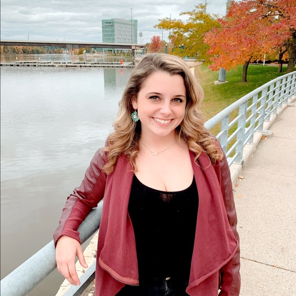 Meet your Posher, Kelsey - Picture 1 of 1